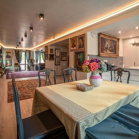 The Gallery Guest House - Garden And Garage เวลีคอเทอร์โนโว ภายนอก รูปภาพ