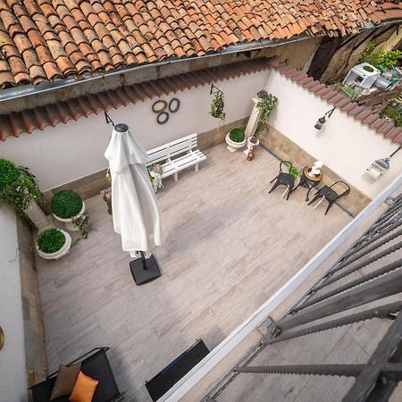 The Gallery Guest House - Garden And Garage เวลีคอเทอร์โนโว ภายนอก รูปภาพ