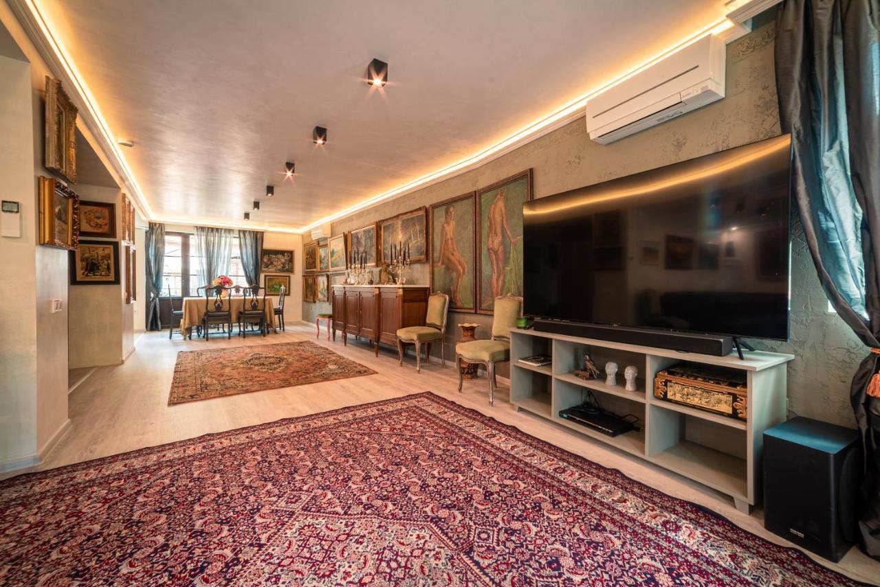 The Gallery Guest House - Garden And Garage เวลีคอเทอร์โนโว ภายนอก รูปภาพ