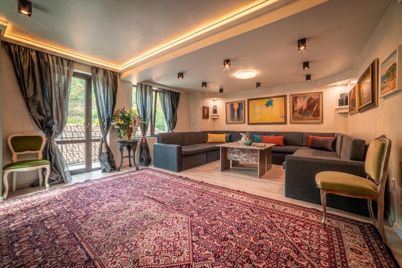 The Gallery Guest House - Garden And Garage เวลีคอเทอร์โนโว ภายนอก รูปภาพ