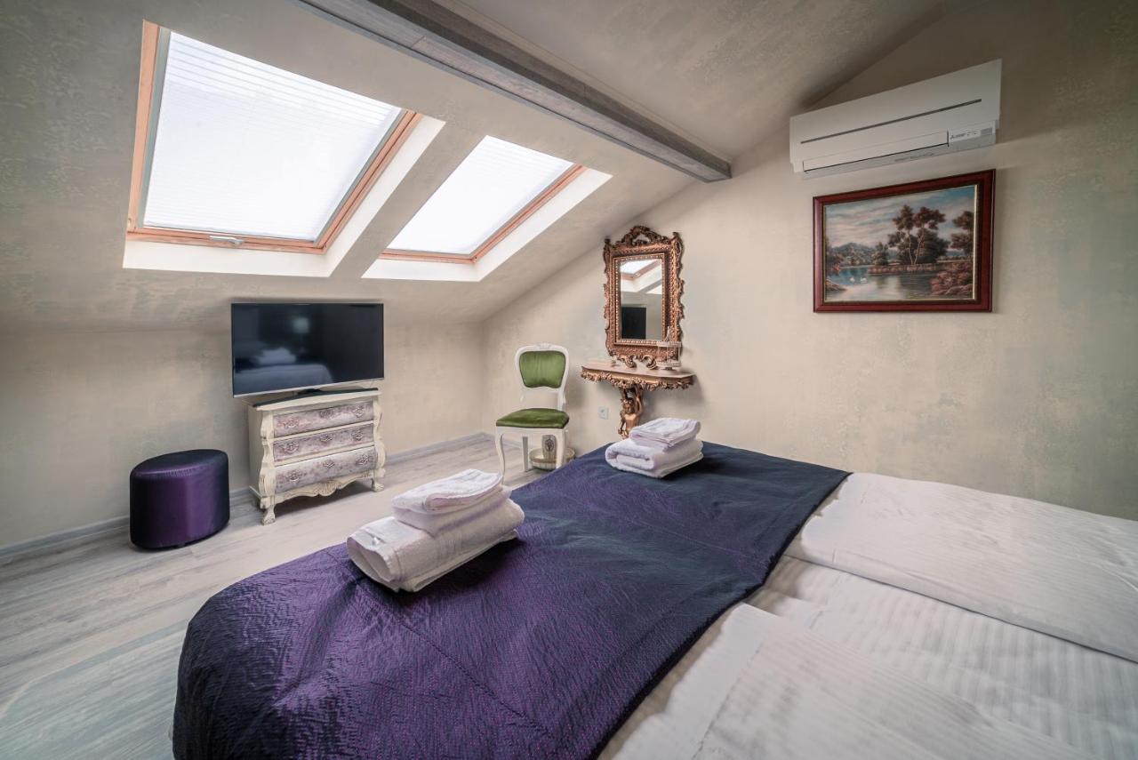 The Gallery Guest House - Garden And Garage เวลีคอเทอร์โนโว ภายนอก รูปภาพ