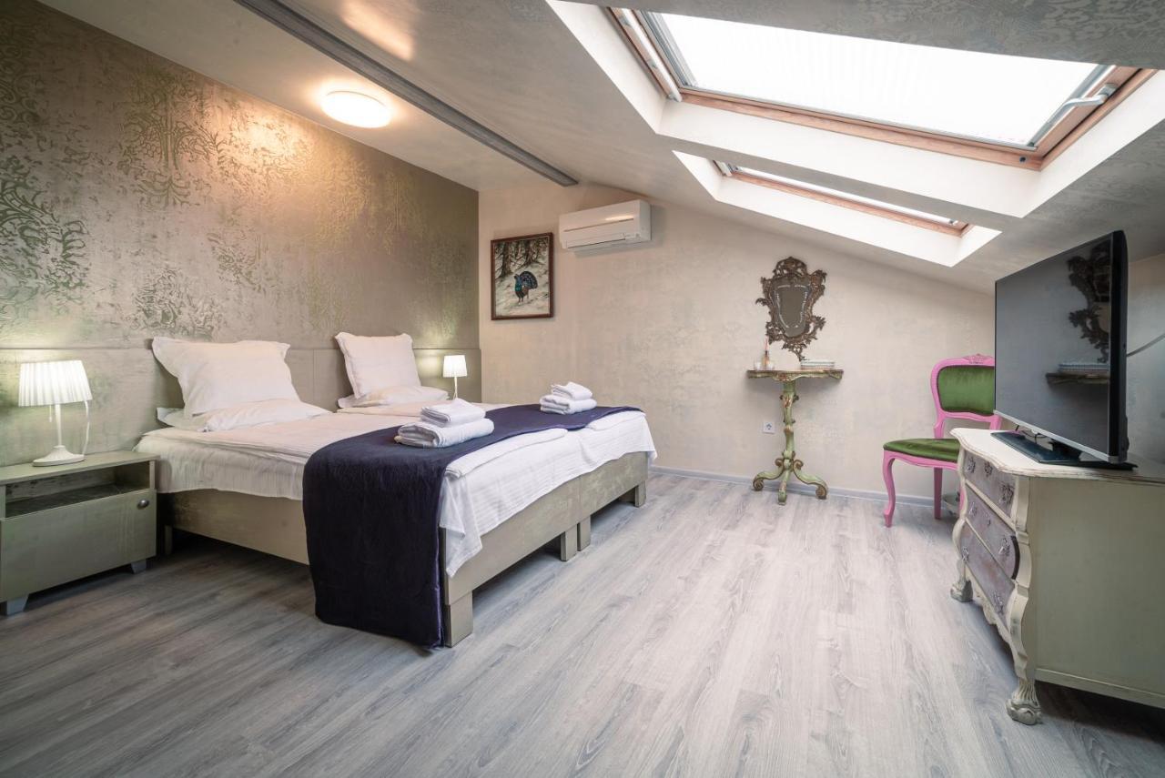 The Gallery Guest House - Garden And Garage เวลีคอเทอร์โนโว ภายนอก รูปภาพ